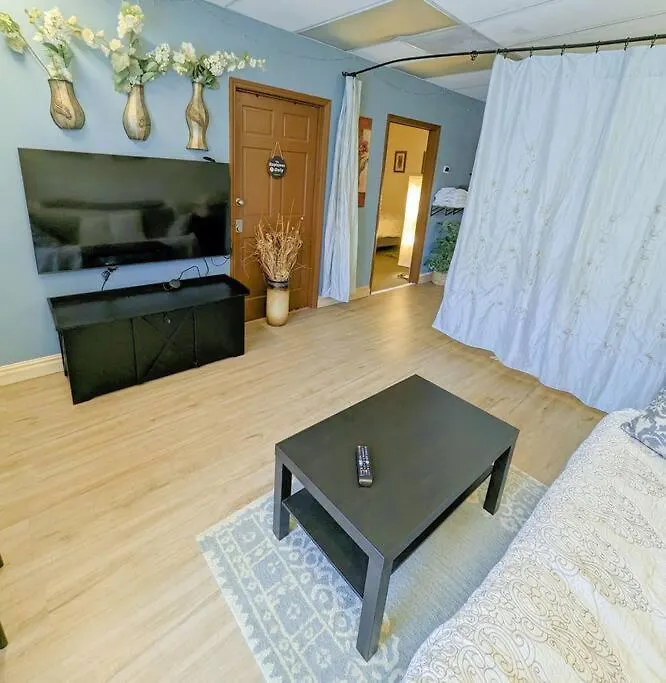Walkable Uptown Area, King Suite, Quiet And Private Charlotte